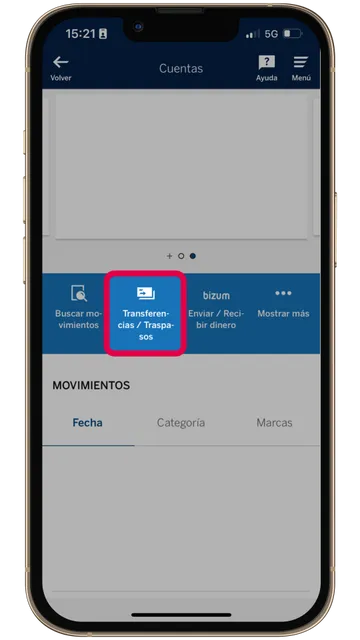 Captura de pantalla de la app de BBVA, destacando la opción de enviar una transferencia