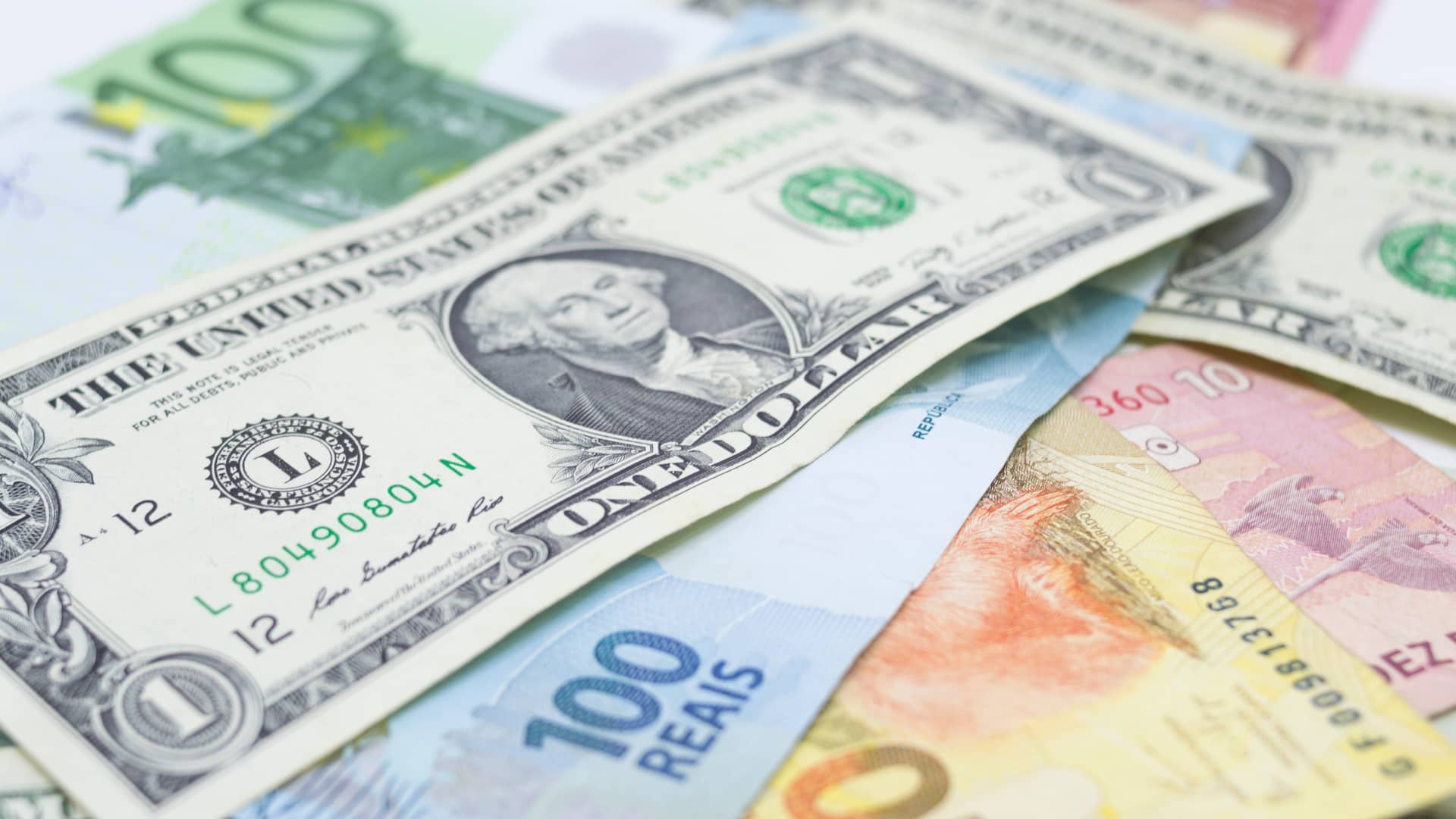 Cómo invertir en divisas extranjeras de manera segura